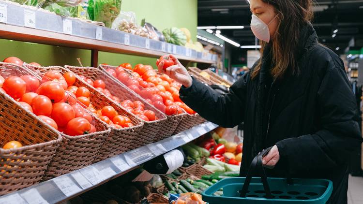 Woman shopping with mask