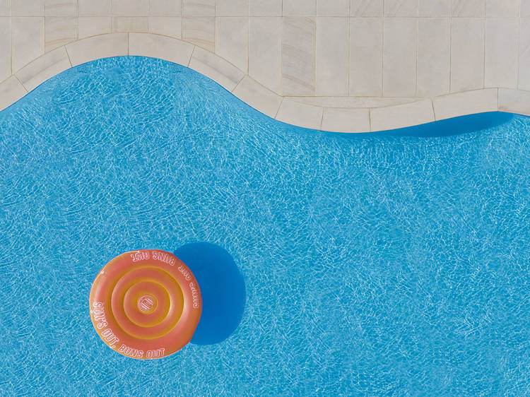 This photographer takes dreamy photos of swimming pools from above This photographer takes dreamy photos of swimming pools from above