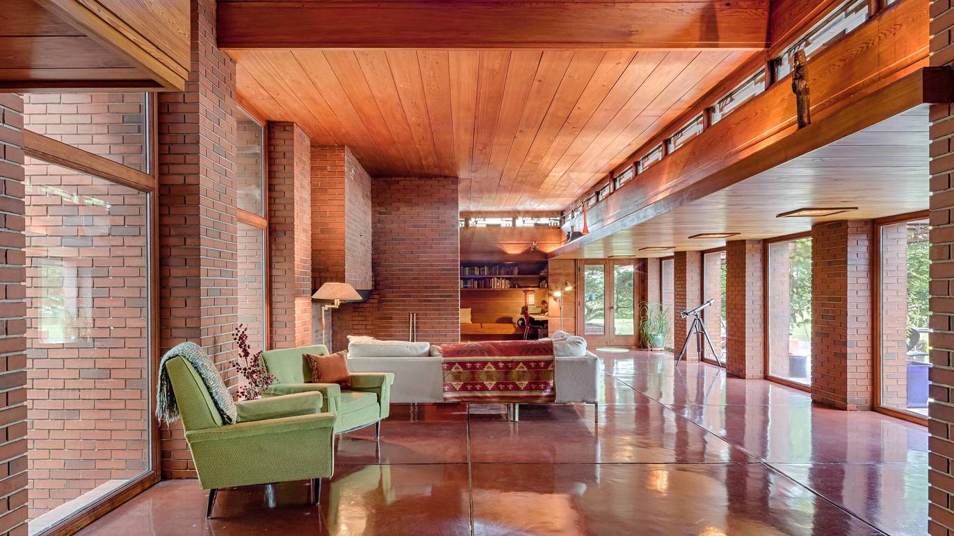 6 Amazing Frank Lloyd Wright Homes Near Chicago You Can Rent