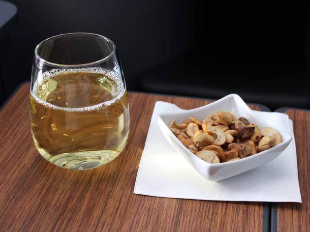 ニューノーマルで機内でのナッツ提供が減少 Nuts on planes