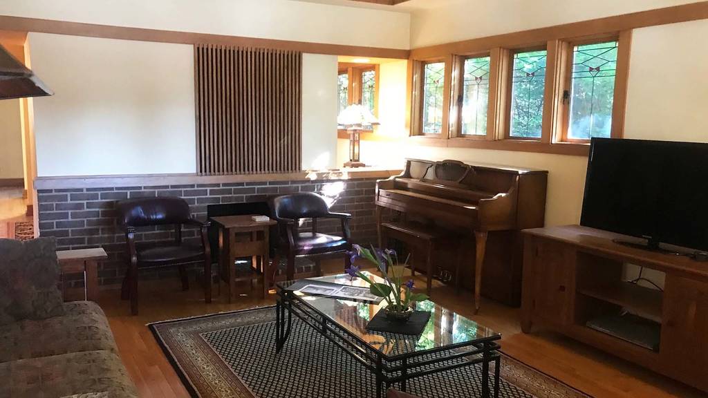 6 Amazing Frank Lloyd Wright Homes Near Chicago You Can Rent