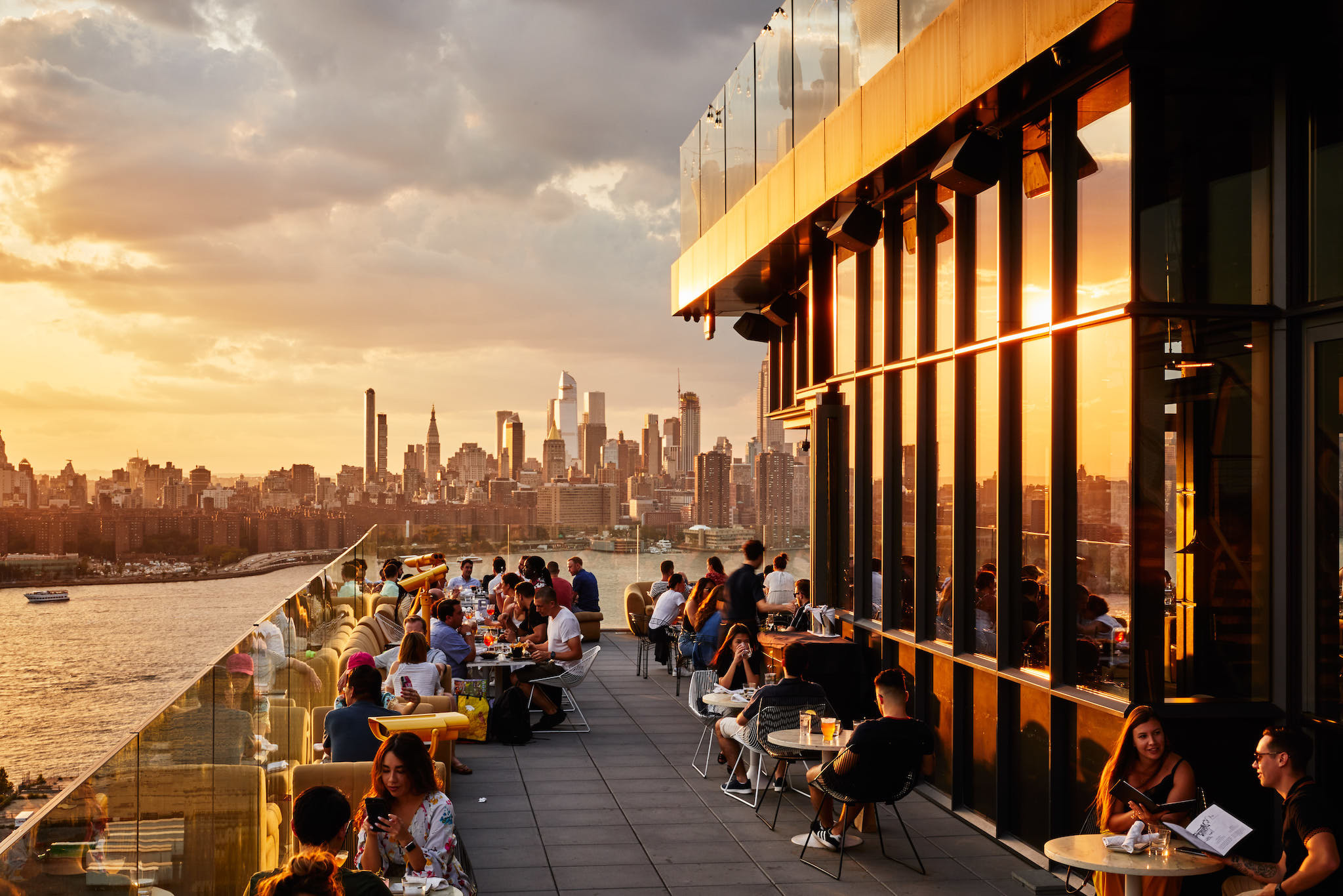 skyscraper rooftop bar manhattan