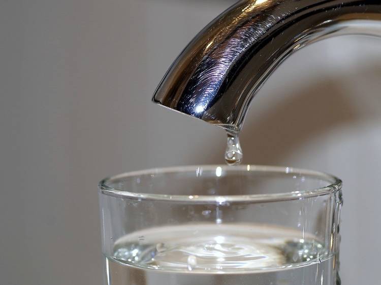 El agua del grifo ya es gratis en bares y restaurantes El agua del grifo ya es gratis en bares y restaurantes