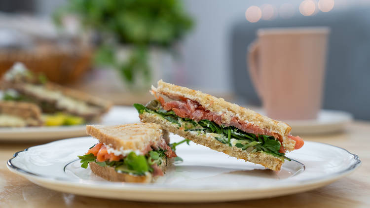 sándwich de carne y lechuga