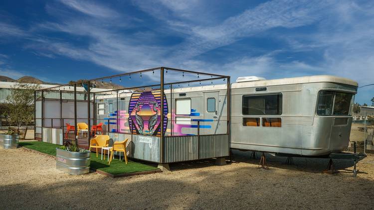 Ventura: Waypoint Ventura Vintage Trailer Hotel