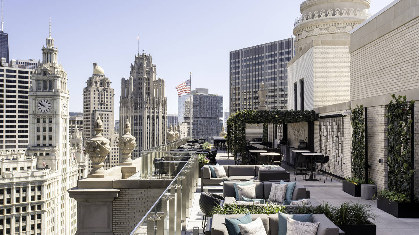 25 Best Rooftop Bars in Chicago That Are Open Now