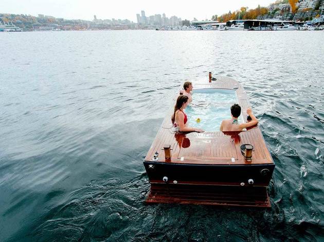 シアトルで露天風呂付きの船、ホットタブボートが人気 Hot Tubs Boats