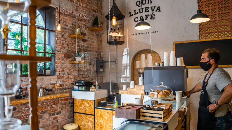 interior de que llueva café