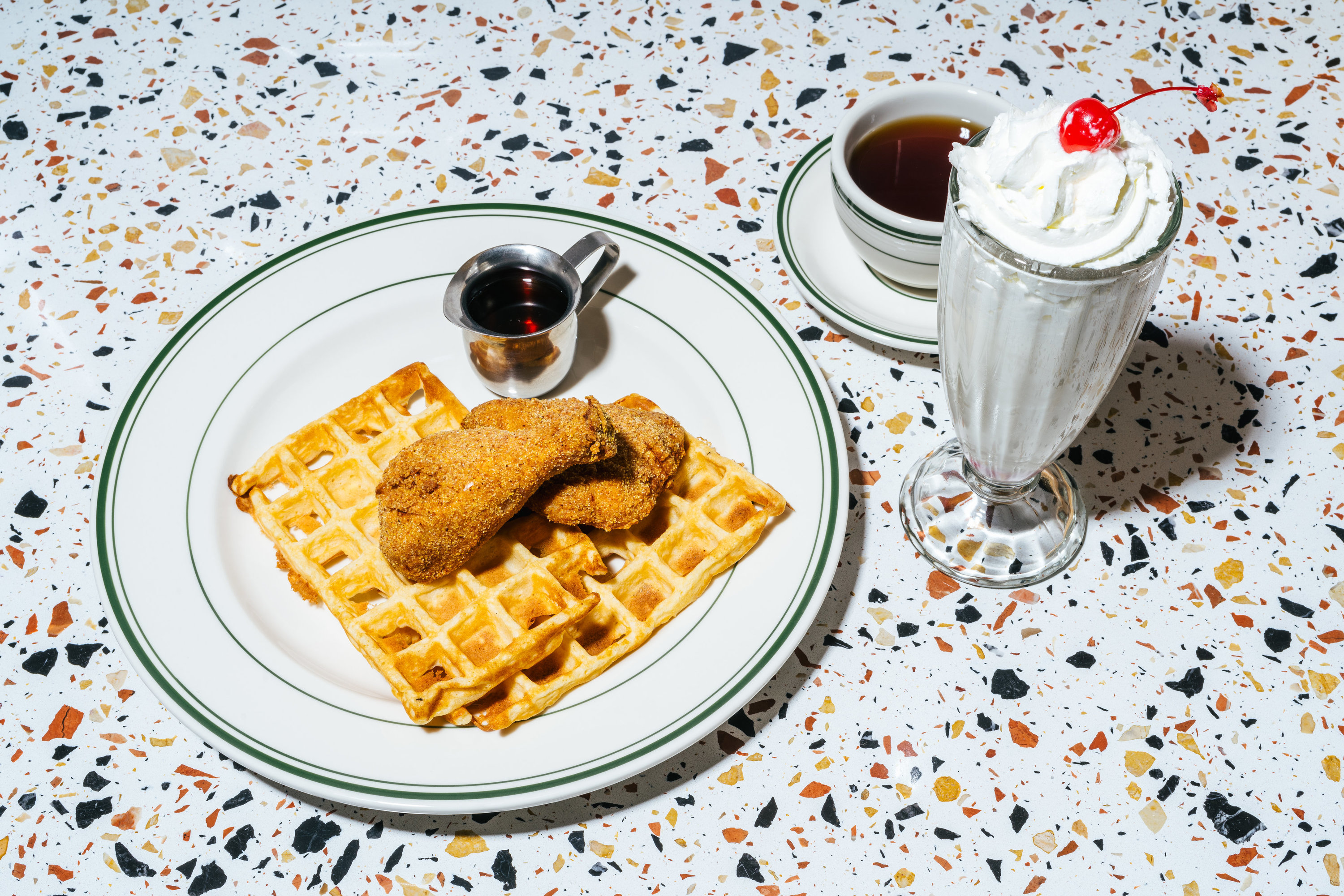 Foi você que pediu frango frito com waffle?
