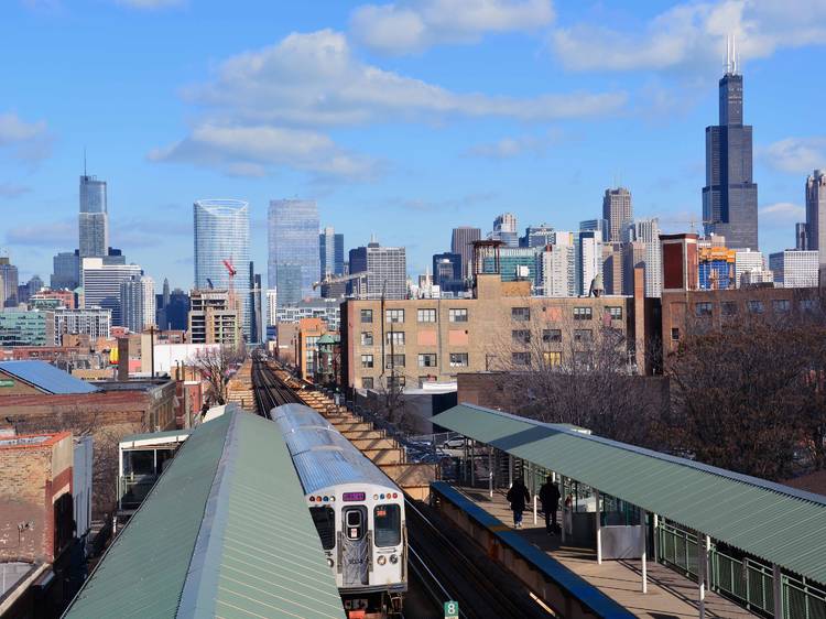 The elevated crossing at the Ashland Green and Pink Line station