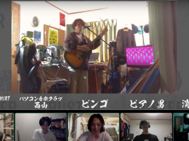配信の様子。5人のホストが収録映像に対し「ガヤ」を入れ、ゲスト本人もトークに参加