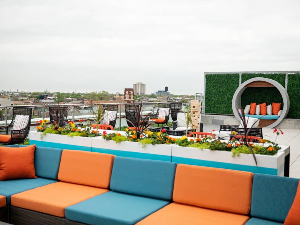 34 Best Rooftop Bars in Chicago to Check Out
