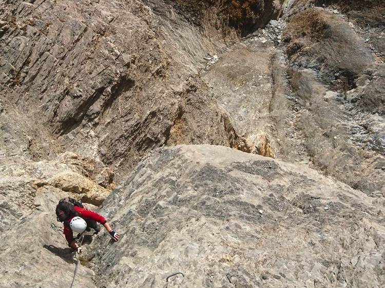 Fixed rope routes climbing