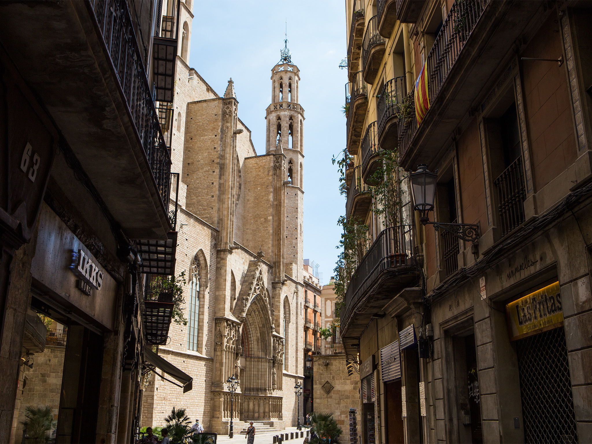 Santa Maria del Mar vista des del carrer Argenteria