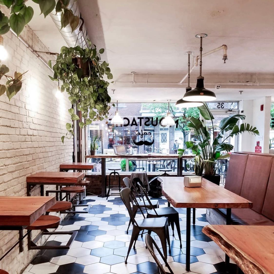 Moustache Café