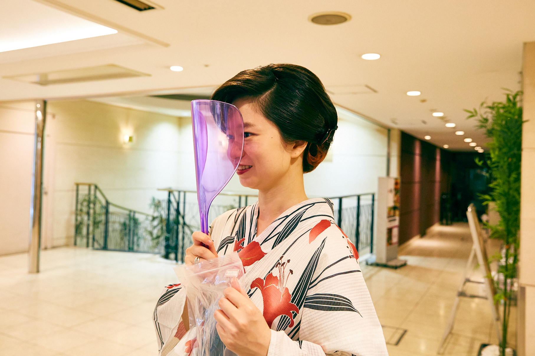 スプレーから顔を守るためのフェイスシールド。コロナ対策にも使用できる