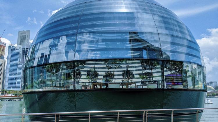 We Got A Tour Inside The World's First Floating Apple Store, Which Opens  Sep 10 At Marina Bay Sands - TODAY