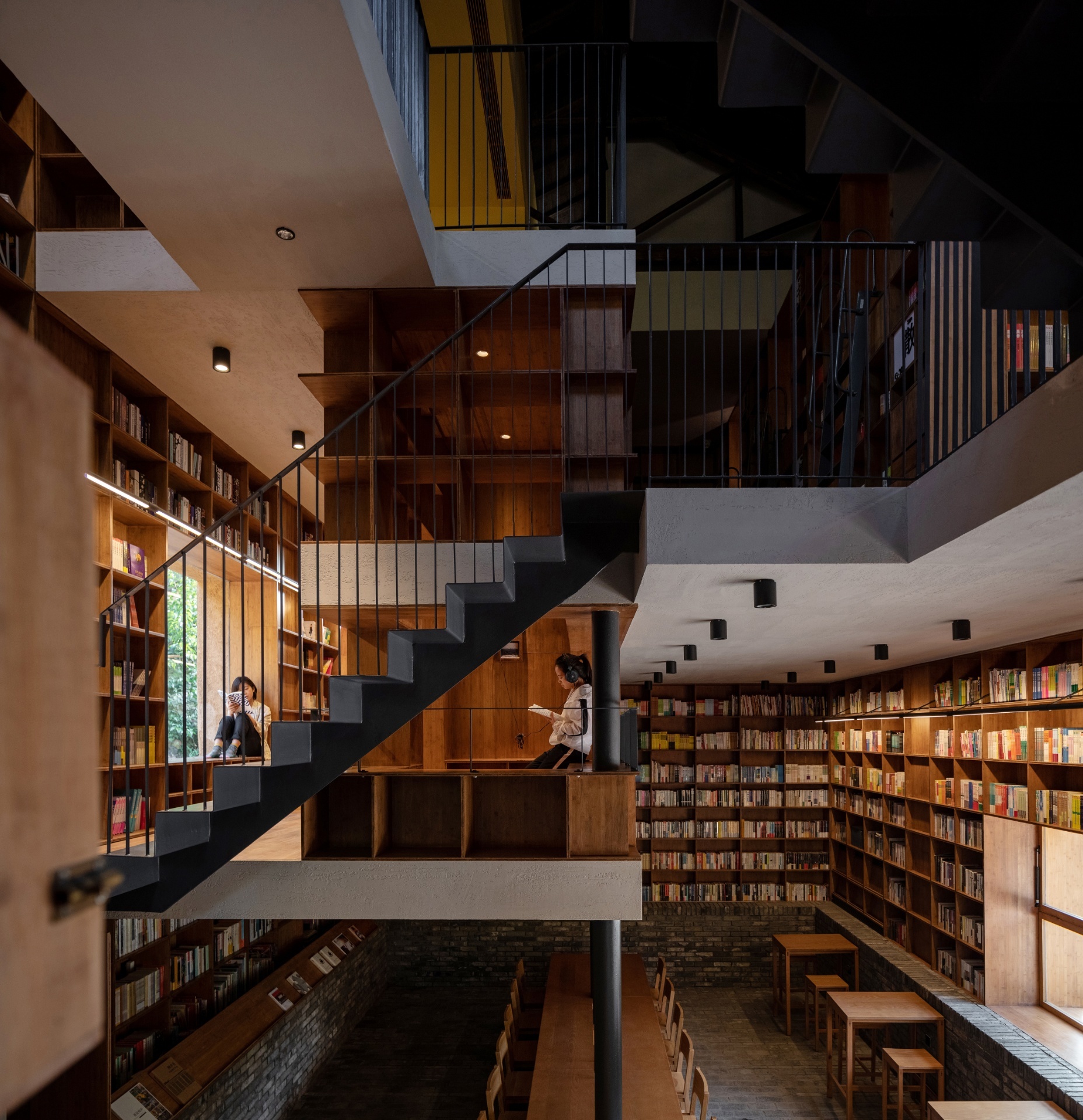 There S A Beautiful Library Hotel Hidden In The Chinese Mountains