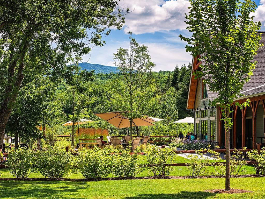 7 Best Northeast Breweries for Beers and Views