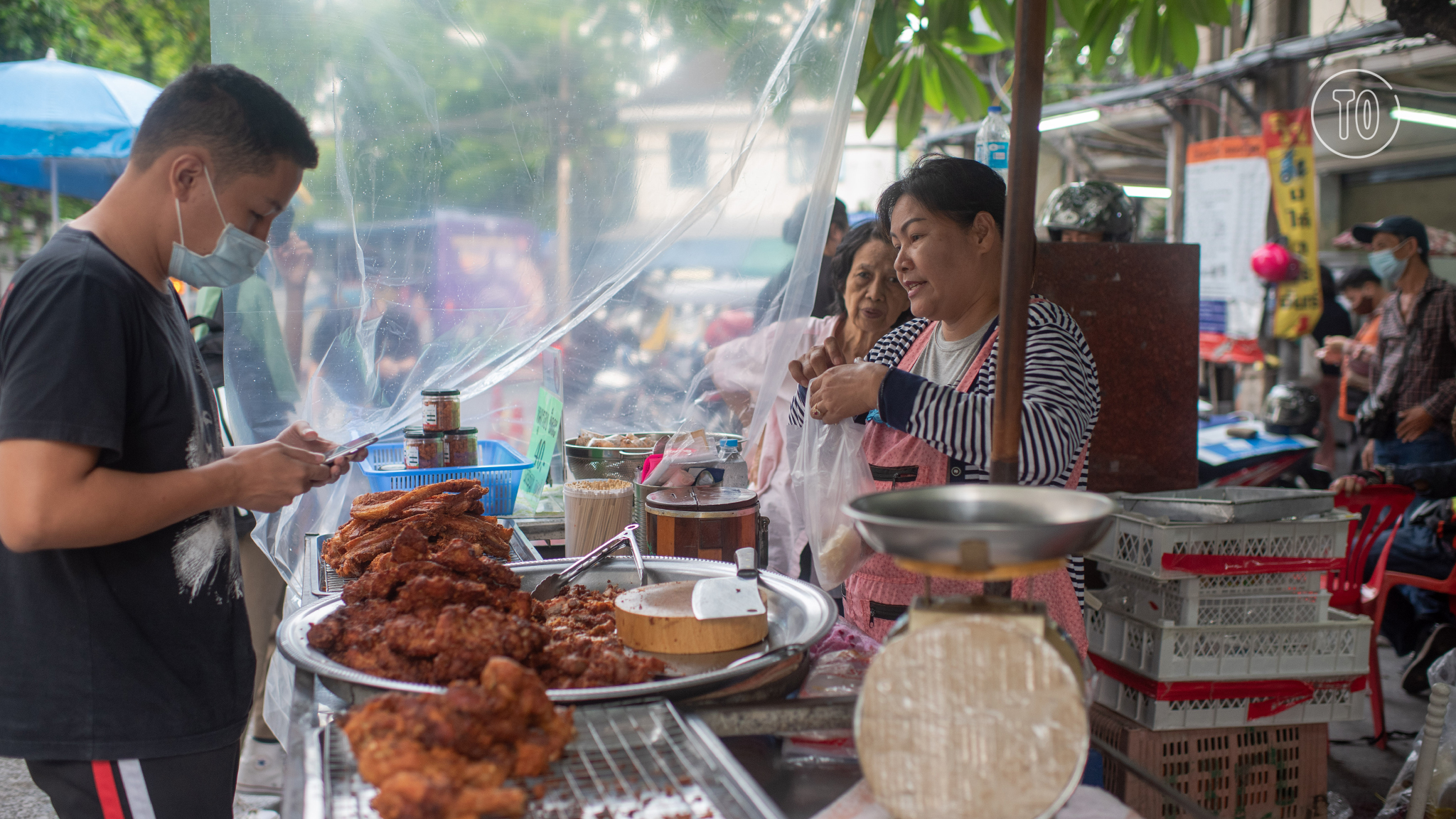 Pee Moo Tod Gra Tiem | Restaurants in Rattanakosin, Bangkok