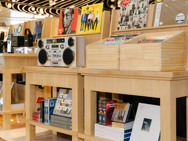falanks Virksomhedsbeskrivelse Beskrivelse The Record Shop pop-up by MoMa Design Store | Shopping in Hong Kong