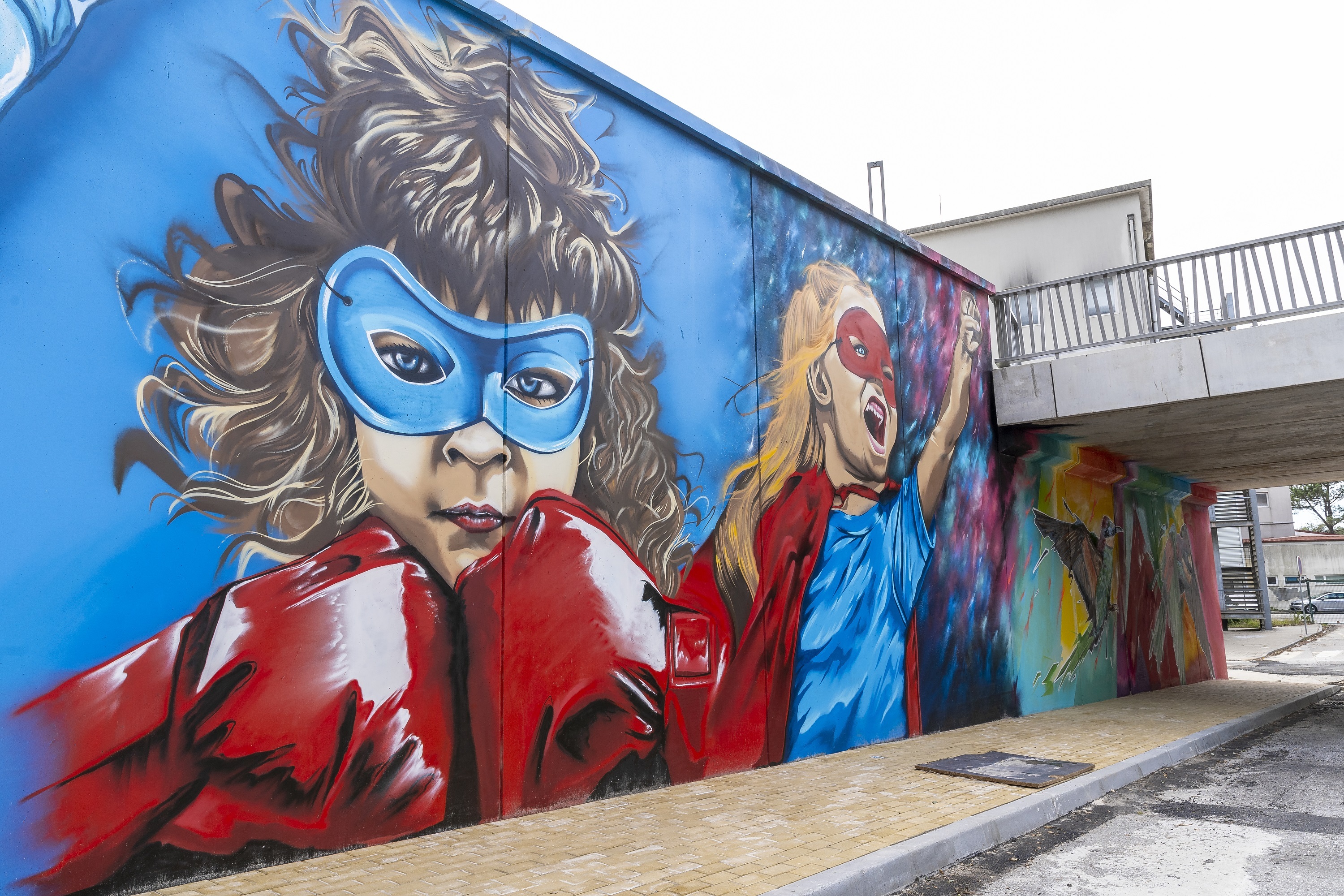 Mural de Guel Do It no Centro Hospitalar de Vila Nova de Gaia