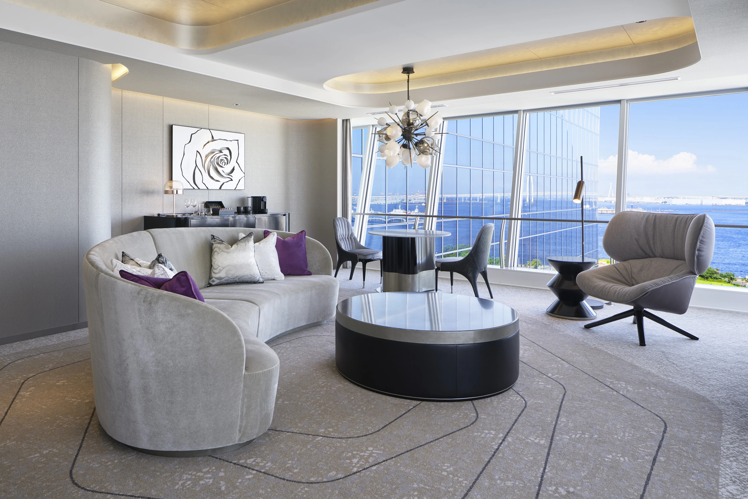 客室『ザ・カハラ スイート』 