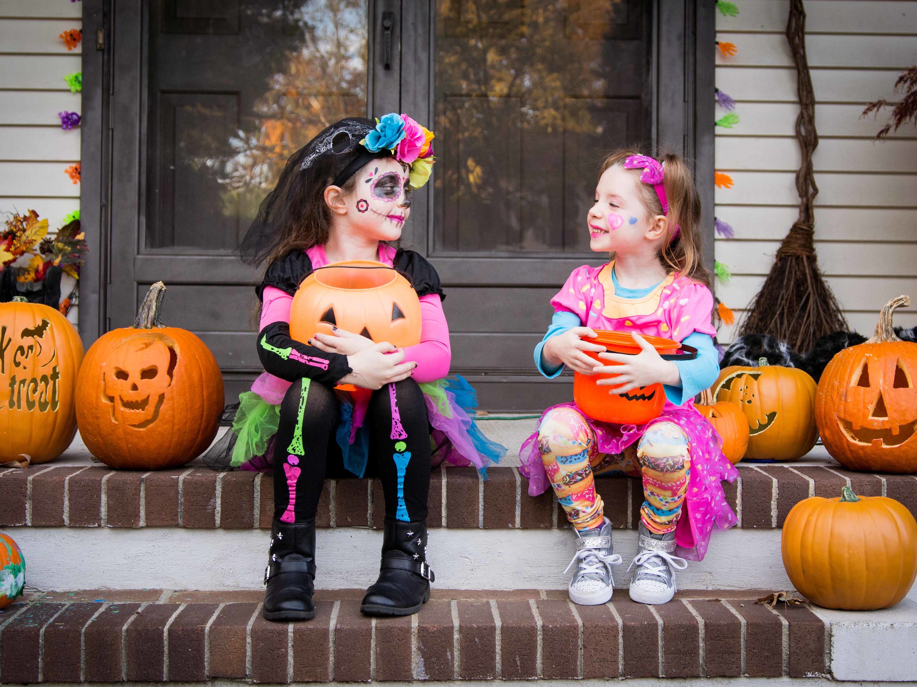 How to safely trick or treat with your kids this Halloween.