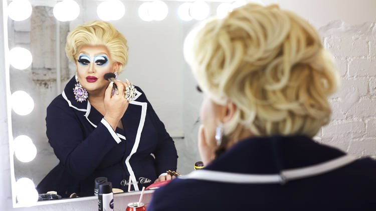 Drag queen Leasa Mann applies blush ahead of her BPAY bills tutorial