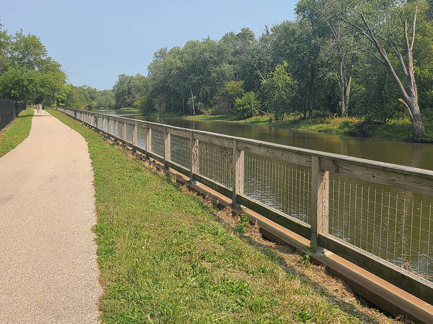 Des Plaines River Trail Attractions In Suburbs Chicago