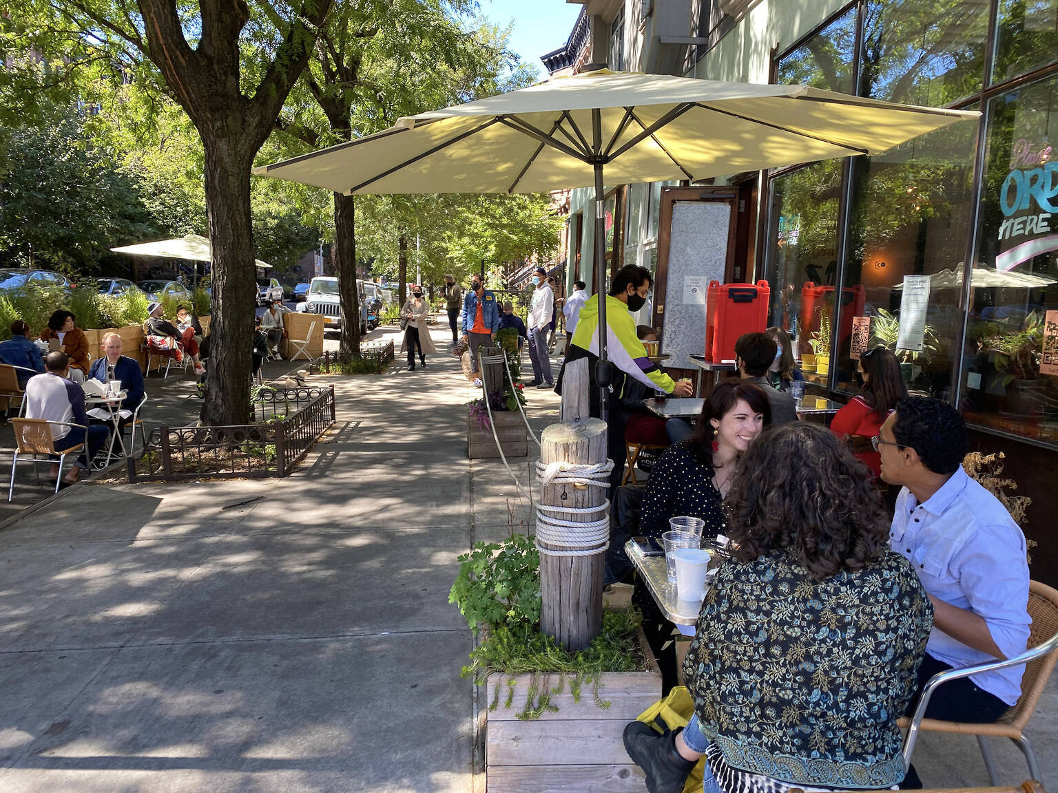 5 great outdoor dining spots in BedStuy
