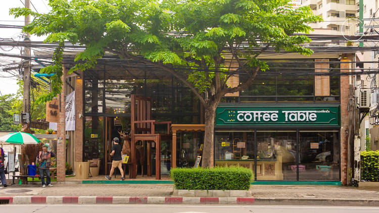 ก๋วยเตี๋ยวโรงไม้ & Coffee Table