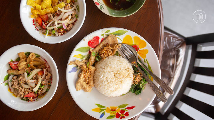 ก๋วยเตี๋ยวโรงไม้ & Coffee Table