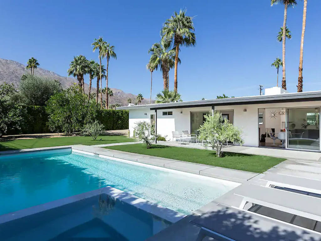 11 Best Desert Airbnbs Near L.A. for 2024 | Best Places to Stay in L.A.