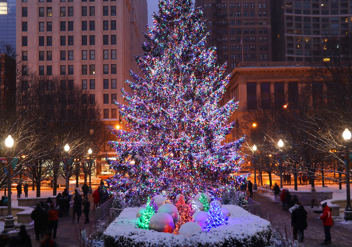 Best Spots for Christmas Lights in Chicago