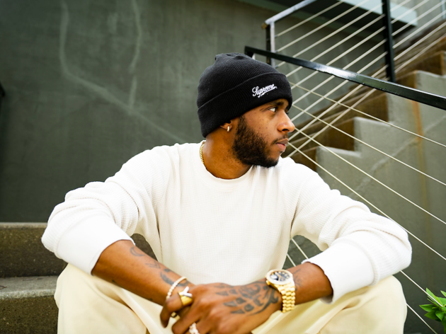 The Moment’ın özel performans serisi 6LACK ile devam ediyor The Moment’ın özel performans serisi 6LACK ile devam ediyor