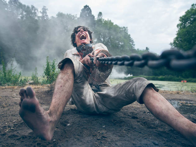 A nova série de época da Netflix vai redimir Joseph-Ignace Guillotin A nova série de época da Netflix vai redimir Joseph-Ignace Guillotin
