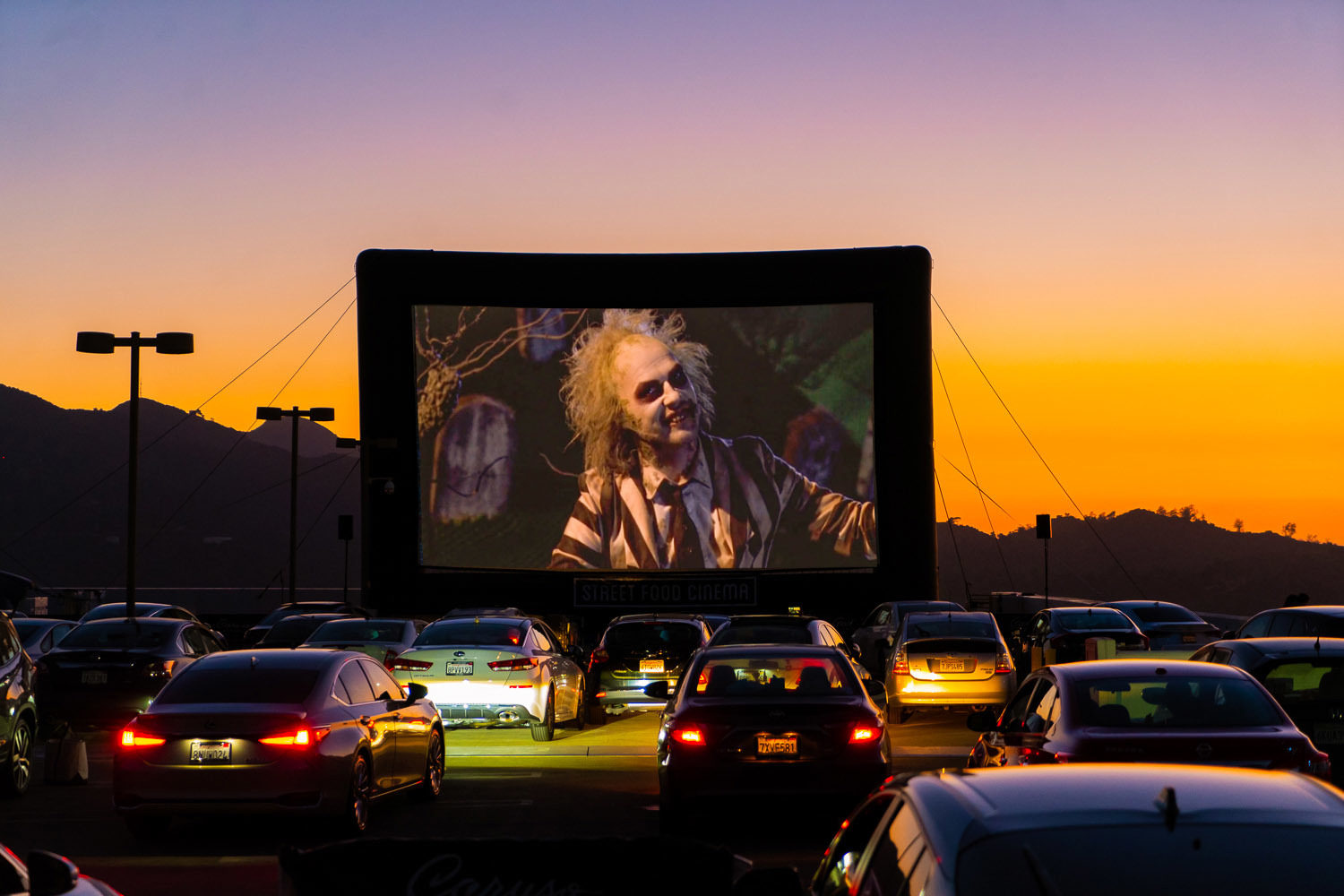 52 HQ Photos Drive In Movie Los Angeles - Mel S Drive In Adds Outdoor Movies To Its Carhop Restaurant Service In Covid 19 Era Abc7 Los Angeles