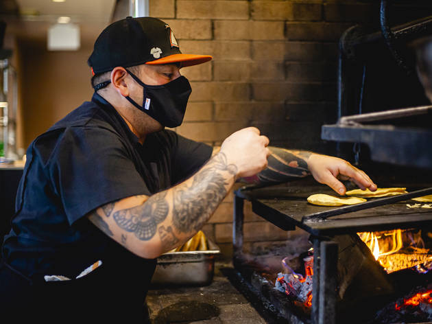 Jonathan Zaragoza at El Oso