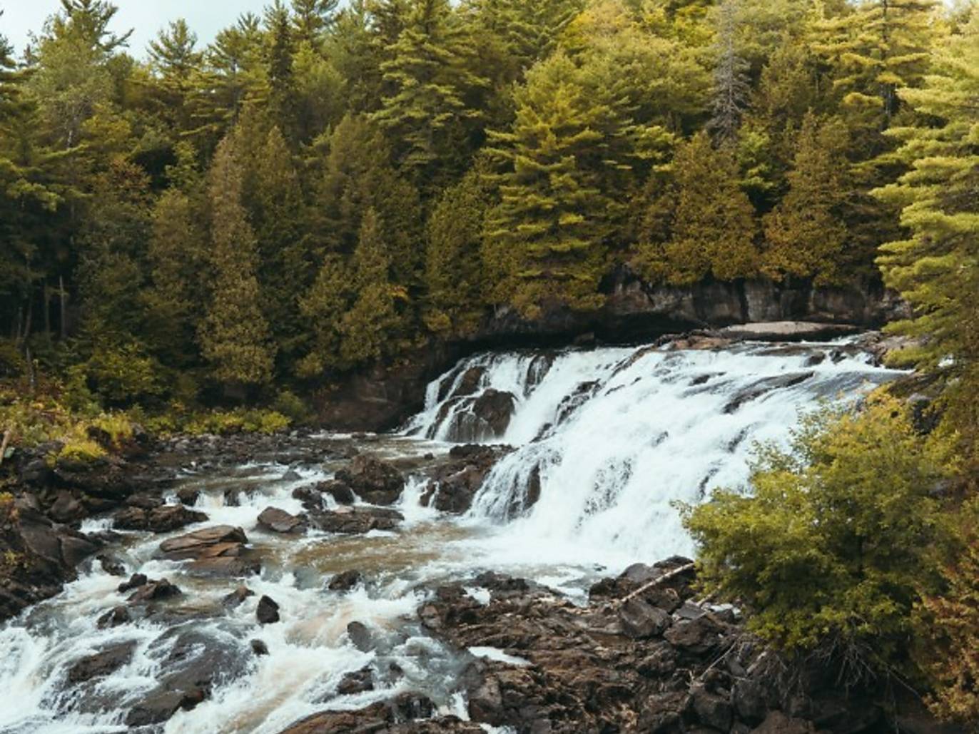 Où trouver les chutes les plus spectaculaires près de Montréal
