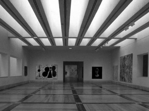 Curso FundarqMx Interior de museo en foto grafía en blanco y negro