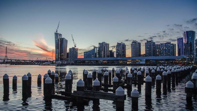 Melbourne skyline water