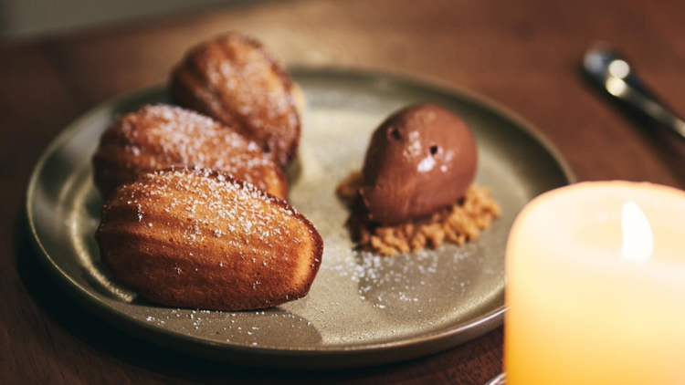 Bâtard madeleines with chocolate mousse