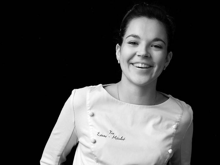 Tess Evans-Mialet, pâtissière en cheffe du gastronomique Contraste, experte en desserts du turfu !