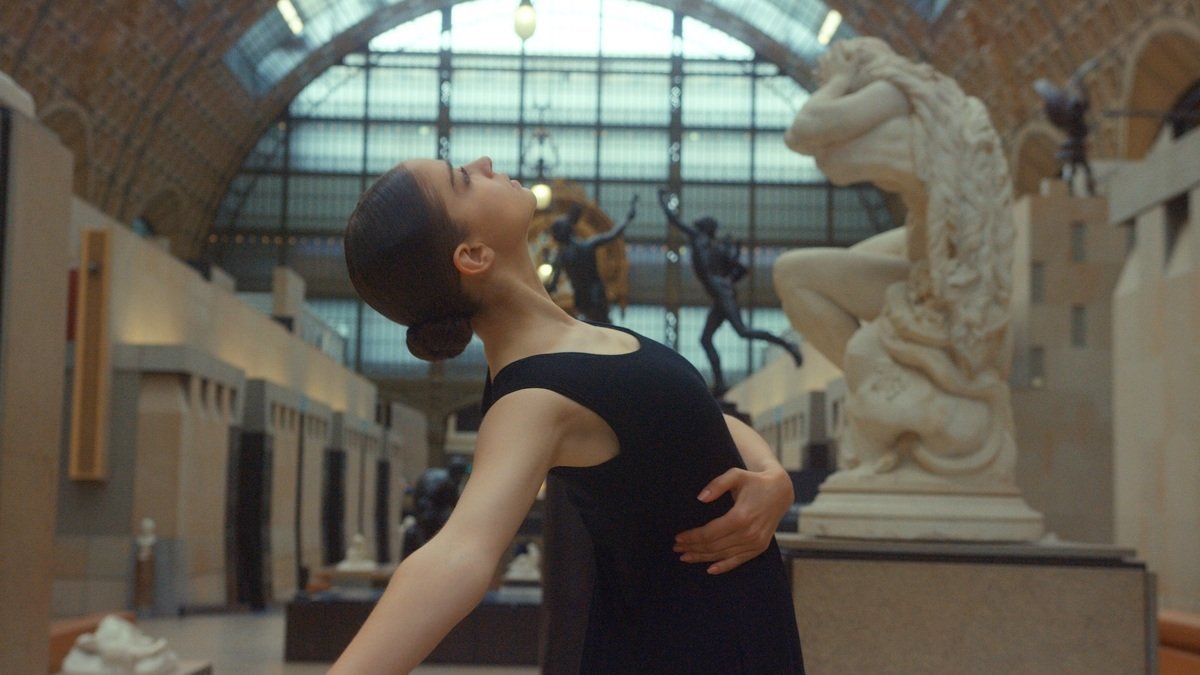 Vidéo : la rencontre poétique entre un skateur au Louvre et une danseuse  classique à Orsay