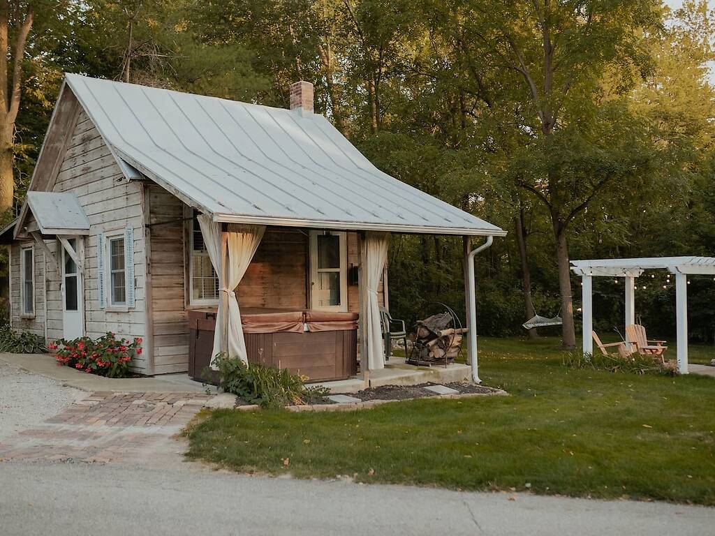 12 Best Secluded Airbnbs Near Chicago Places to Stay Near the Windy City