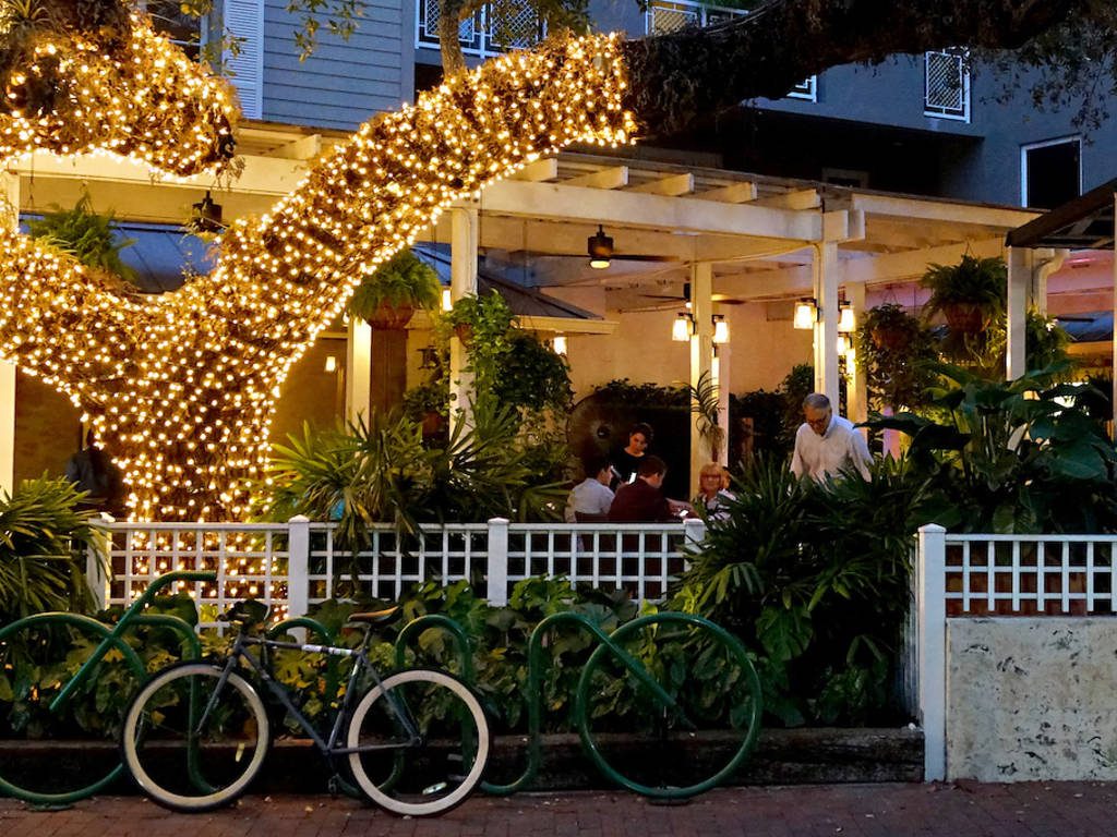 25 Romantic Restaurants in Miami That Are Perfect For Date Night