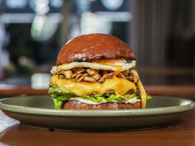 Pause Mito Play Burger O Wild Mushroom é um dos burgers do menu