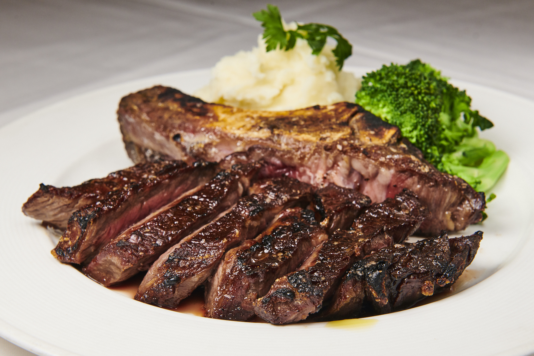 17 Best Steakhouses In Nyc To Devour A Steak This Week