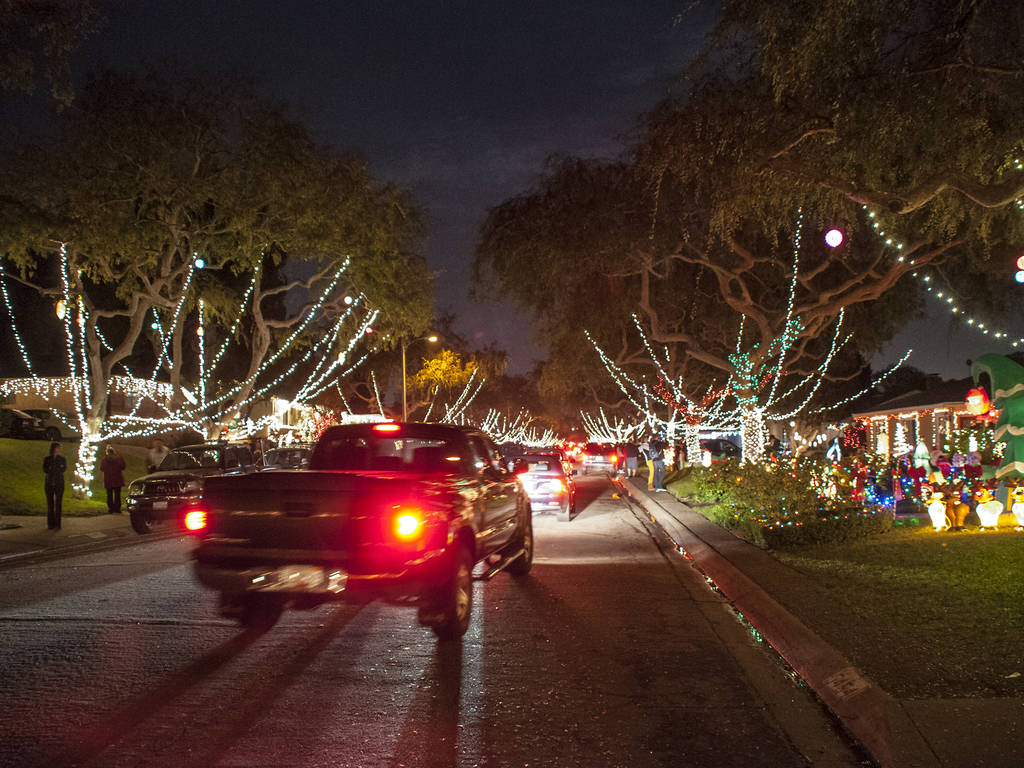 17 Best Places to See Christmas Lights in Los Angeles